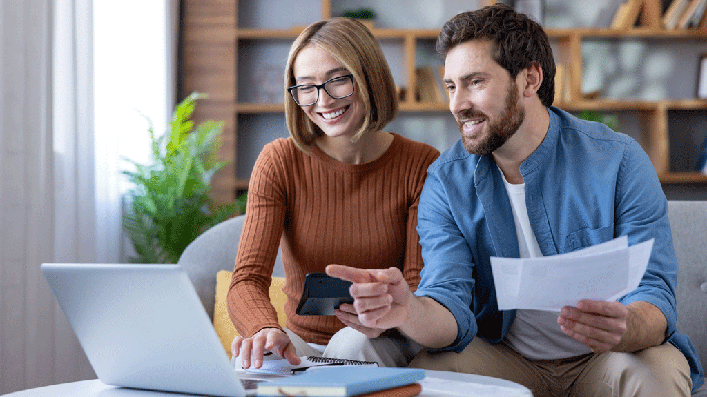 Réunion informelle de conseil syndical analysant les charges de copropriété